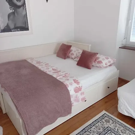 2-bedroom Istrian House With Terrace Hébergement de vacances Koper