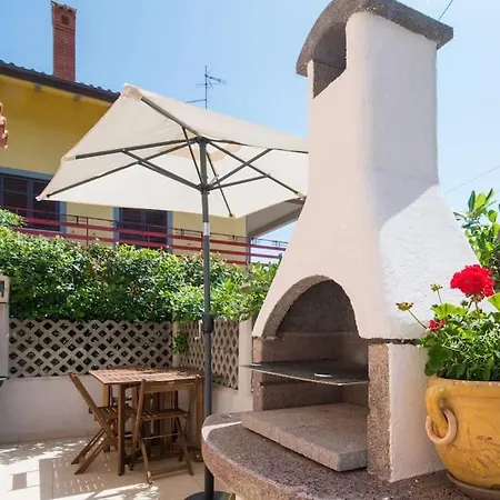 2-bedroom Istrian House With Terrace Hébergement de vacances