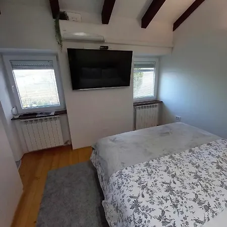 2-bedroom Istrian House With Terrace Hébergement de vacances *