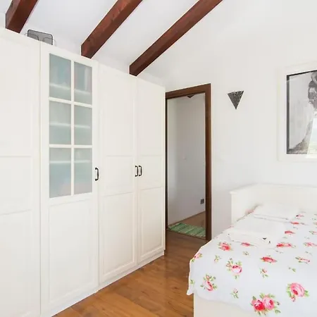 Hébergement de vacances 2-bedroom Istrian House With Terrace *