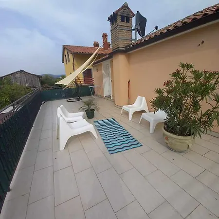 Hébergement de vacances 2-bedroom Istrian House With Terrace *